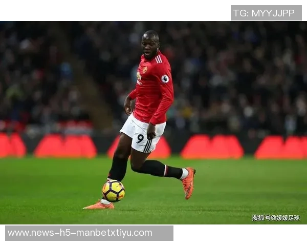 新援格伊抵达曼彻斯特预计今日完成体检开启新征程